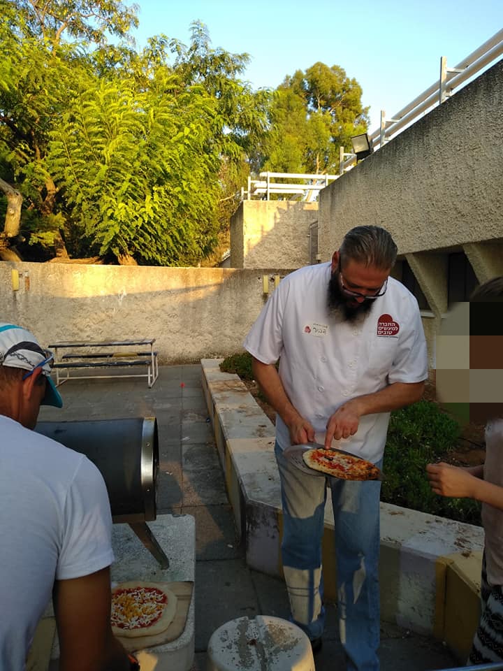 פיצה במחלקת הנוער במרכז לבריאות הנפש