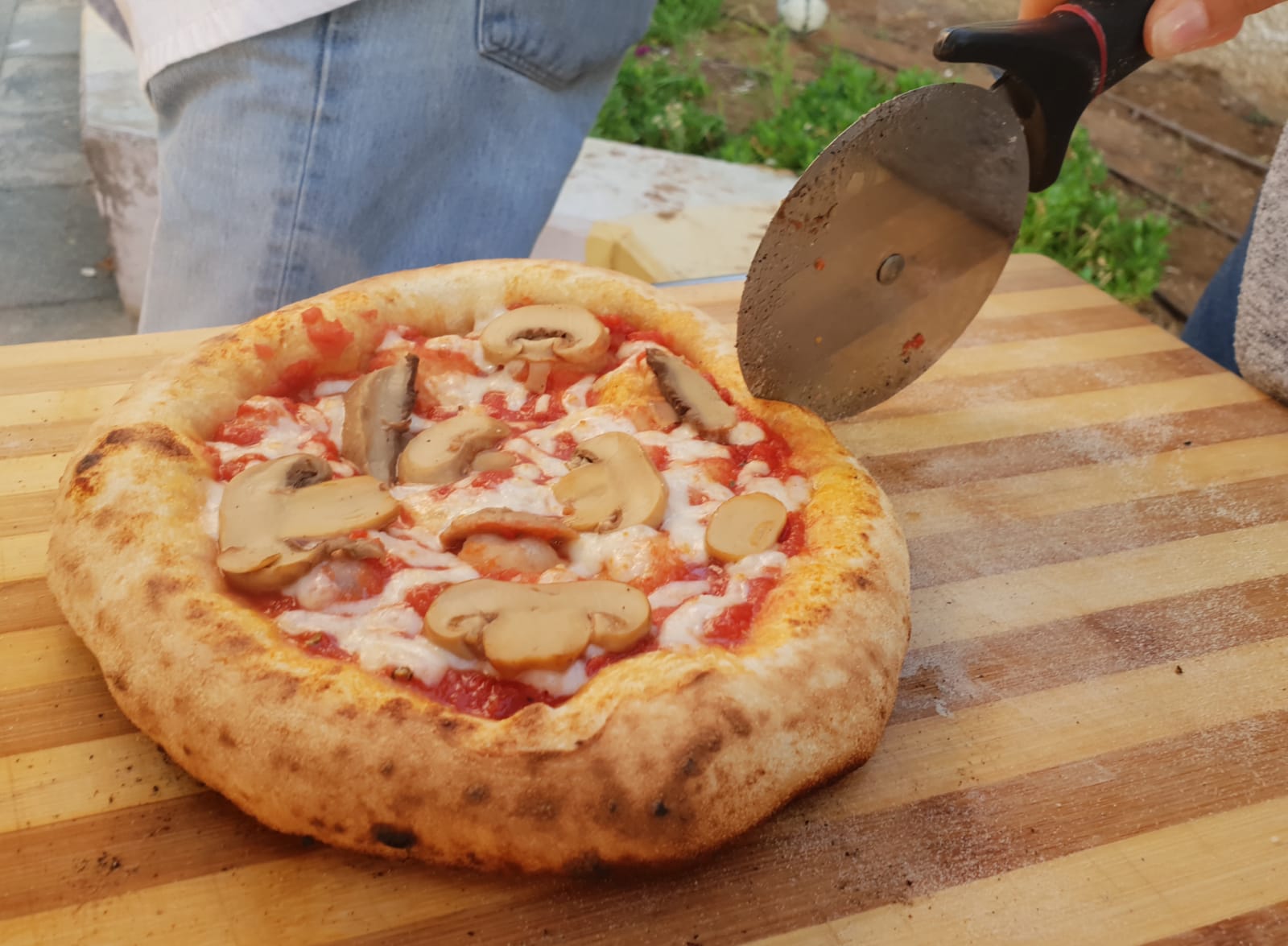 סדנת פיצה בהוסטל תפארת עלומים