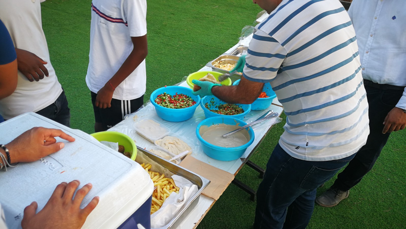 סדנת פלאפל עם בני נוער ברטורנו