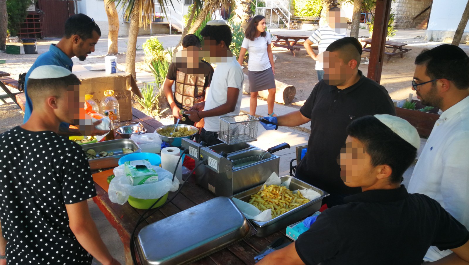 סדנת פלאפל עם בני נוער ברטורנו