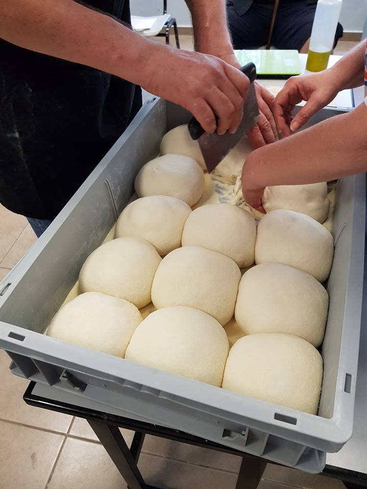 סדנת פיצה במכללה לכישורי חיים