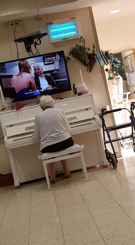 שבועות במעון ניצולי השואה