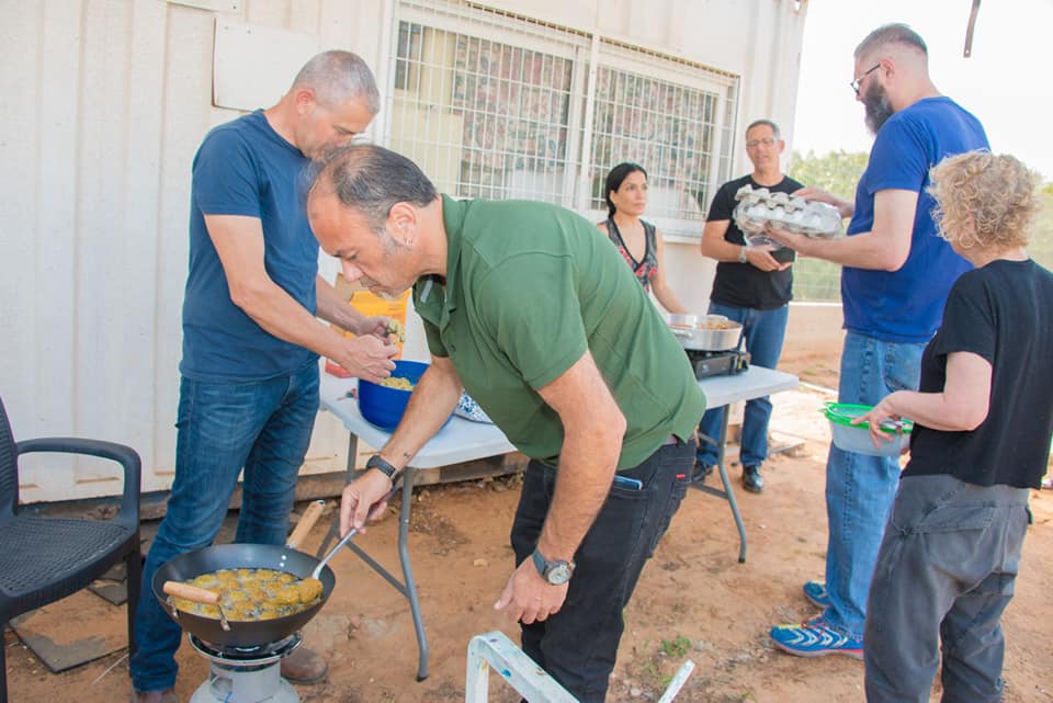 ארוחת ל"ג בעומר במעון ניצולי השואה