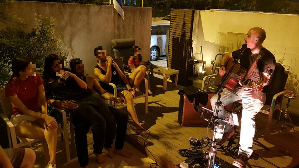 פיצה ומוסיקה בבית החיילים הבודדים