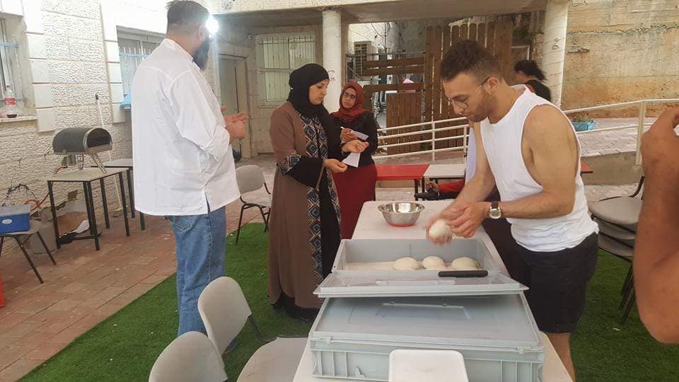 סדנת פיצה עם ילדים בעלי מוגבלויות