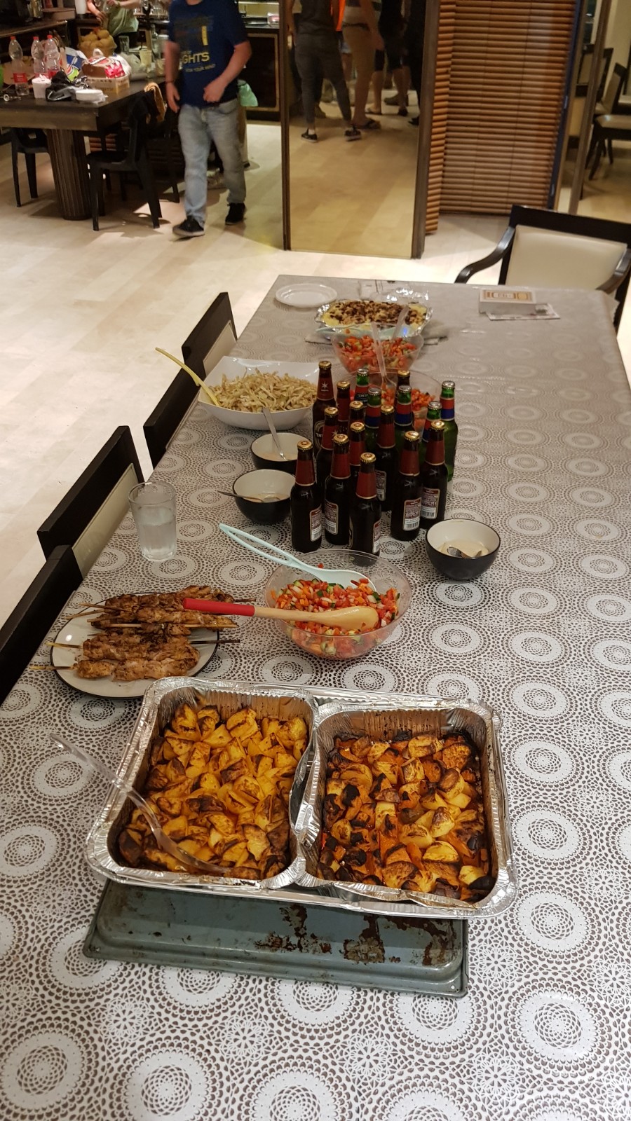 ארוחת מוצ"ש בבית החיילים הבודדים