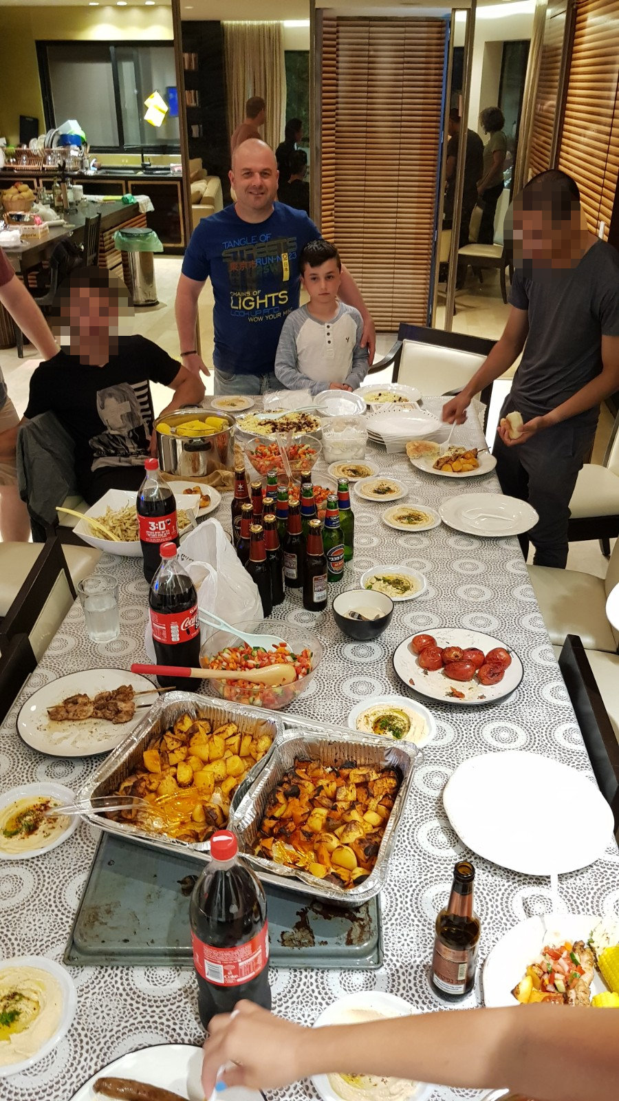 ארוחת מוצ"ש בבית החיילים הבודדים