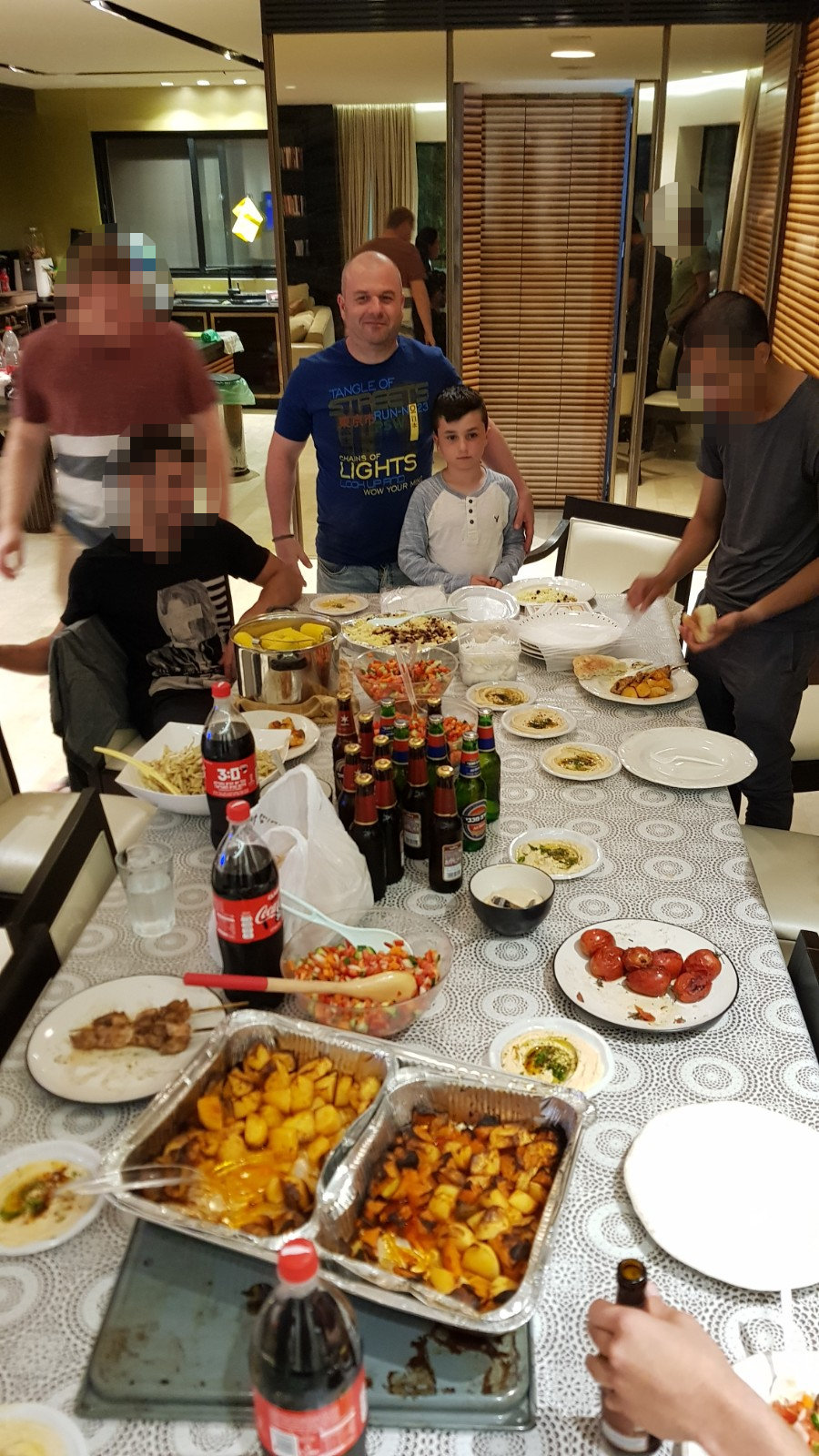 ארוחת מוצ"ש בבית החיילים הבודדים