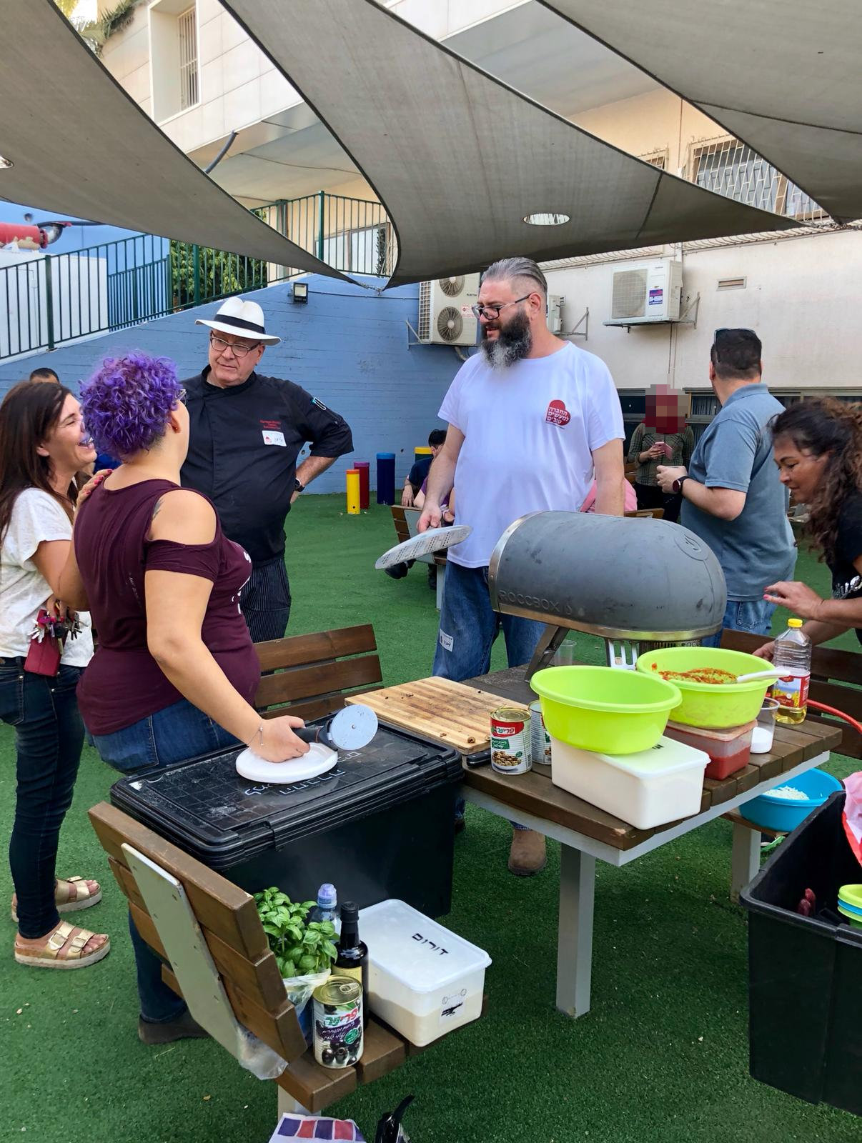 פיצה עם צעירים אוטיסטים בכפר עופרים