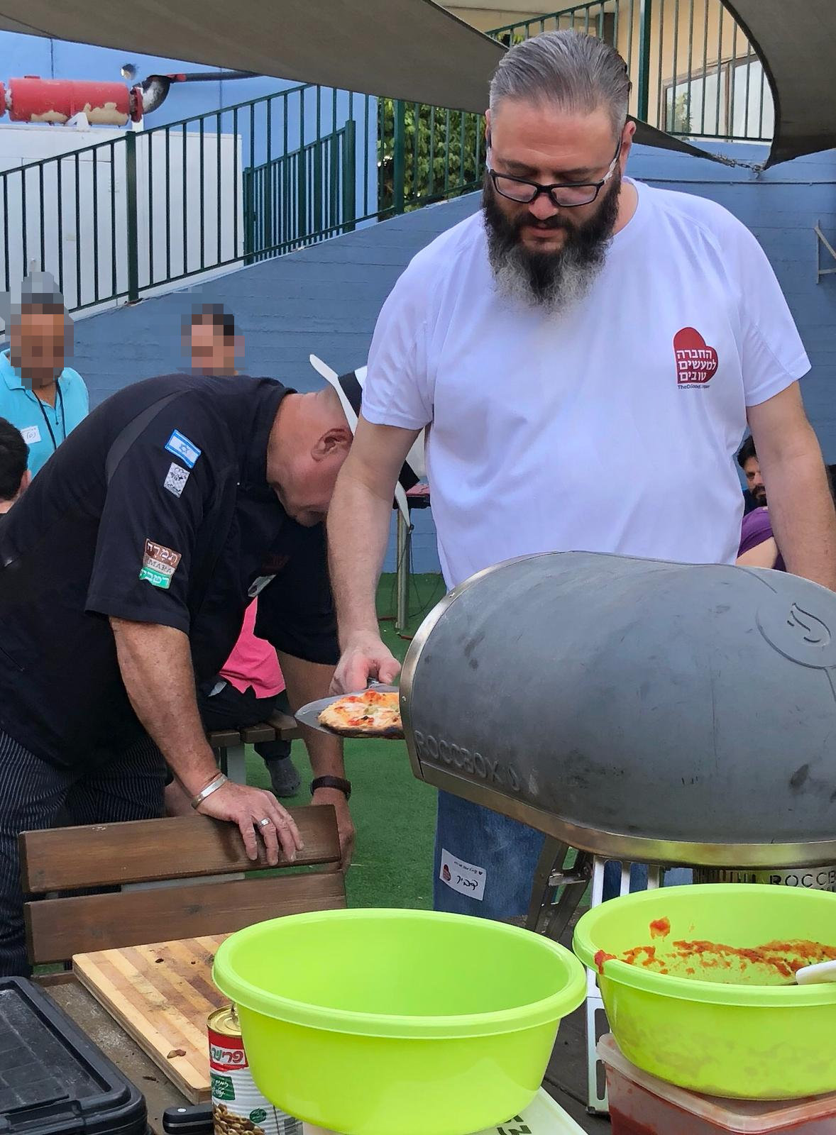 פיצה עם צעירים אוטיסטים בכפר עופרים