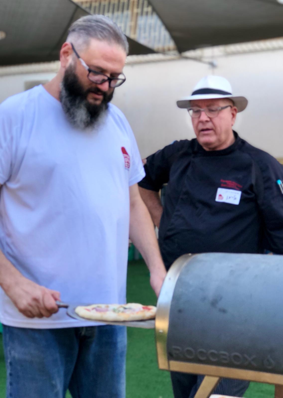 פיצה עם צעירים אוטיסטים בכפר עופרים