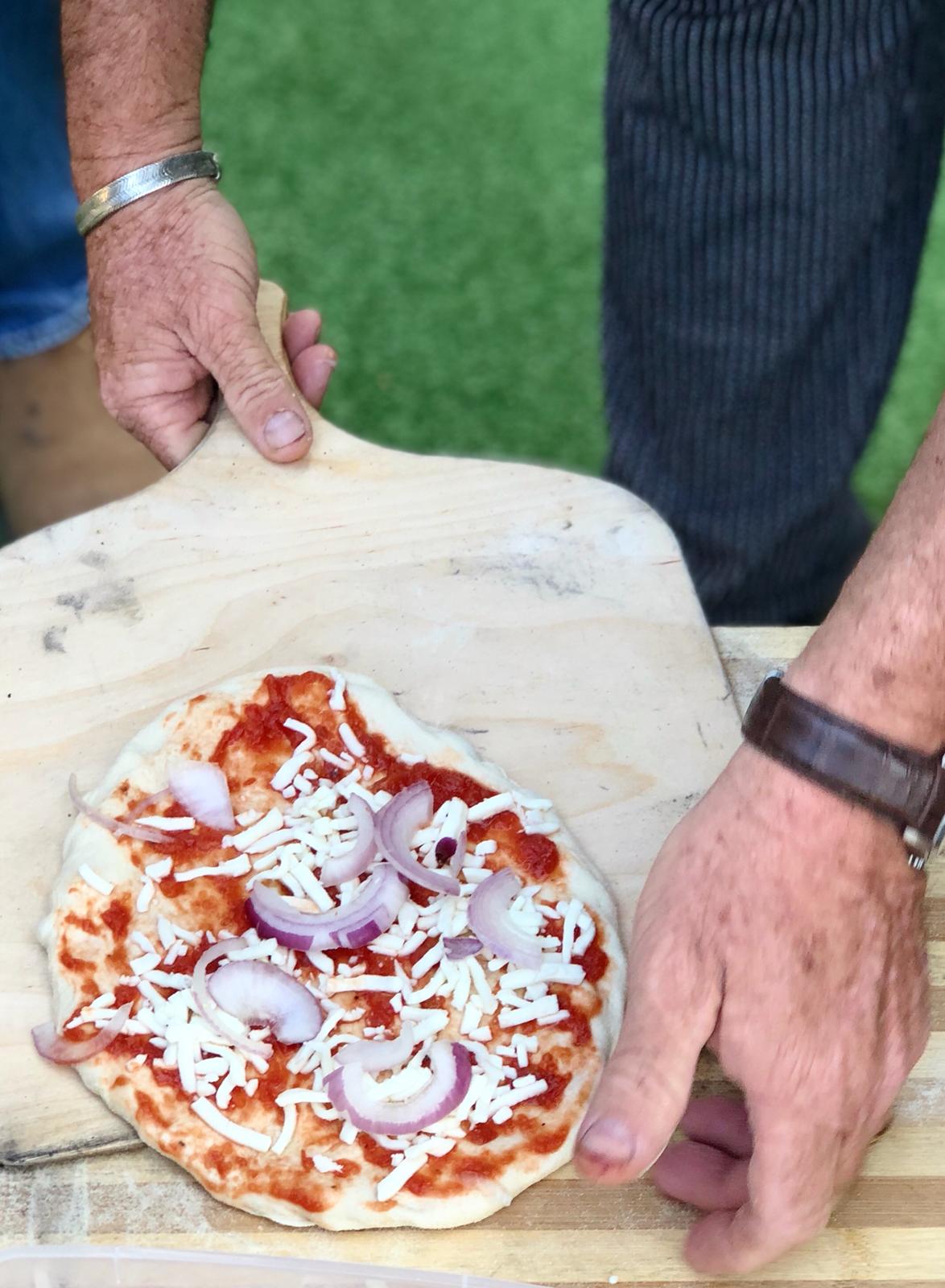 פיצה עם צעירים אוטיסטים בכפר עופרים