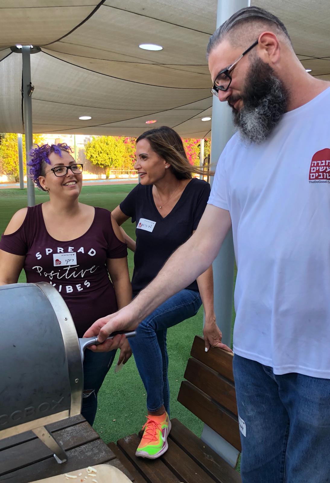 פיצה עם צעירים אוטיסטים בכפר עופרים