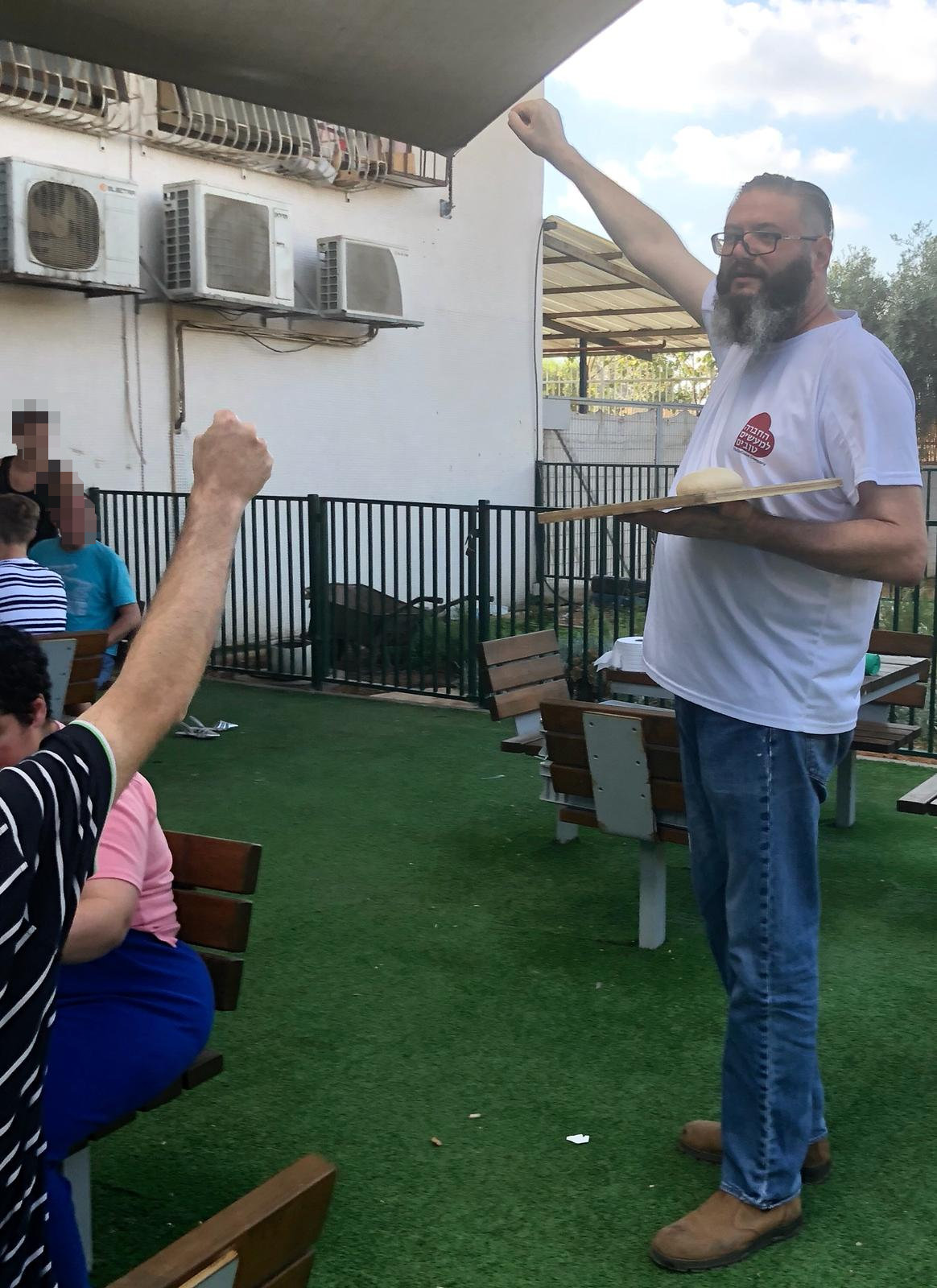 פיצה עם צעירים אוטיסטים בכפר עופרים