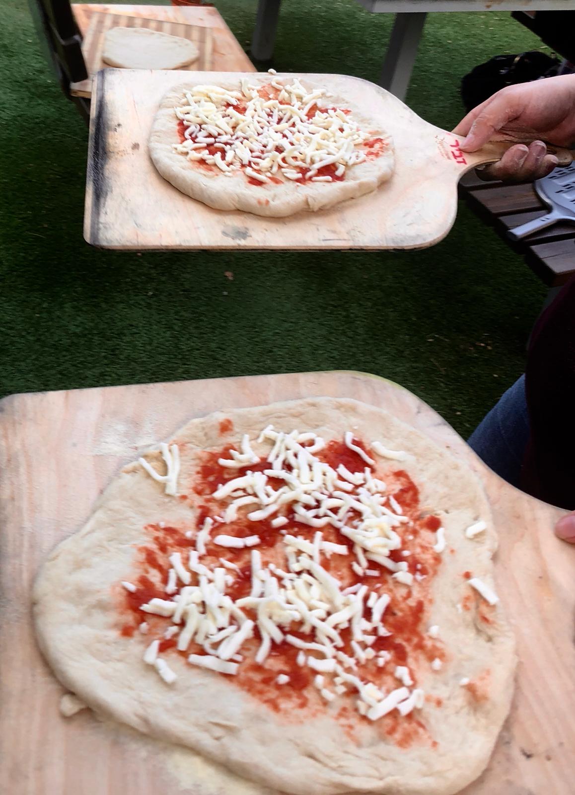 פיצה עם צעירים אוטיסטים בכפר עופרים
