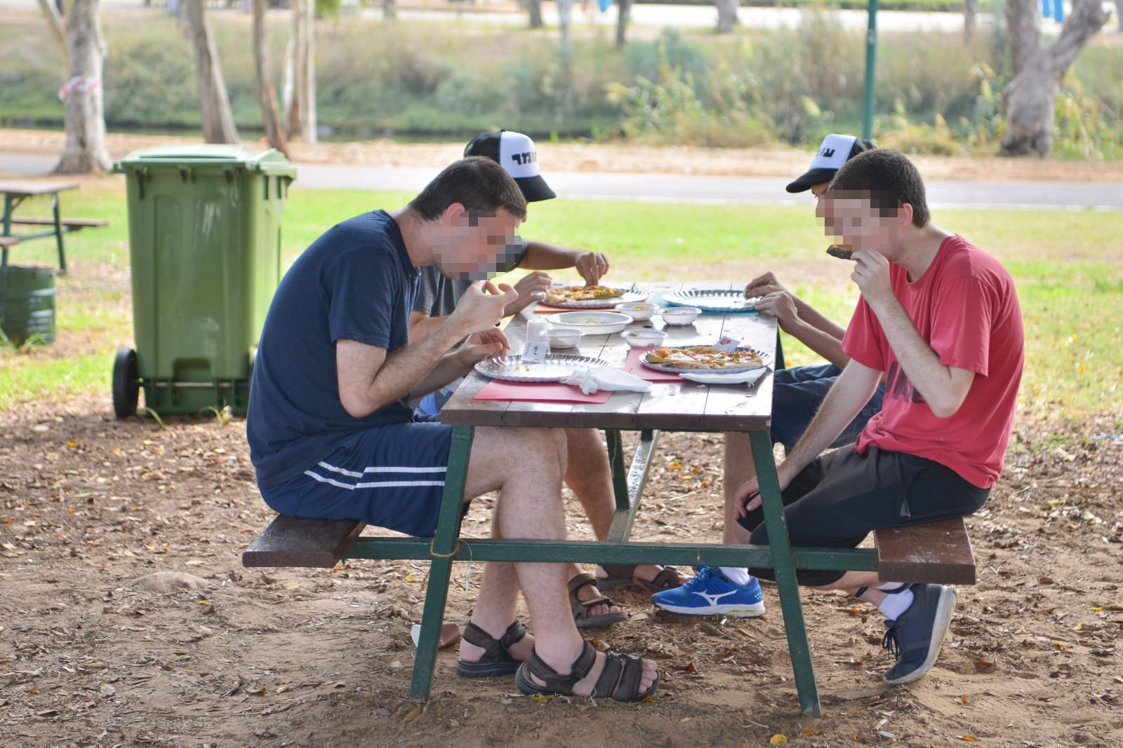 פיצה עם חניכי בית אקשטיין בטבע