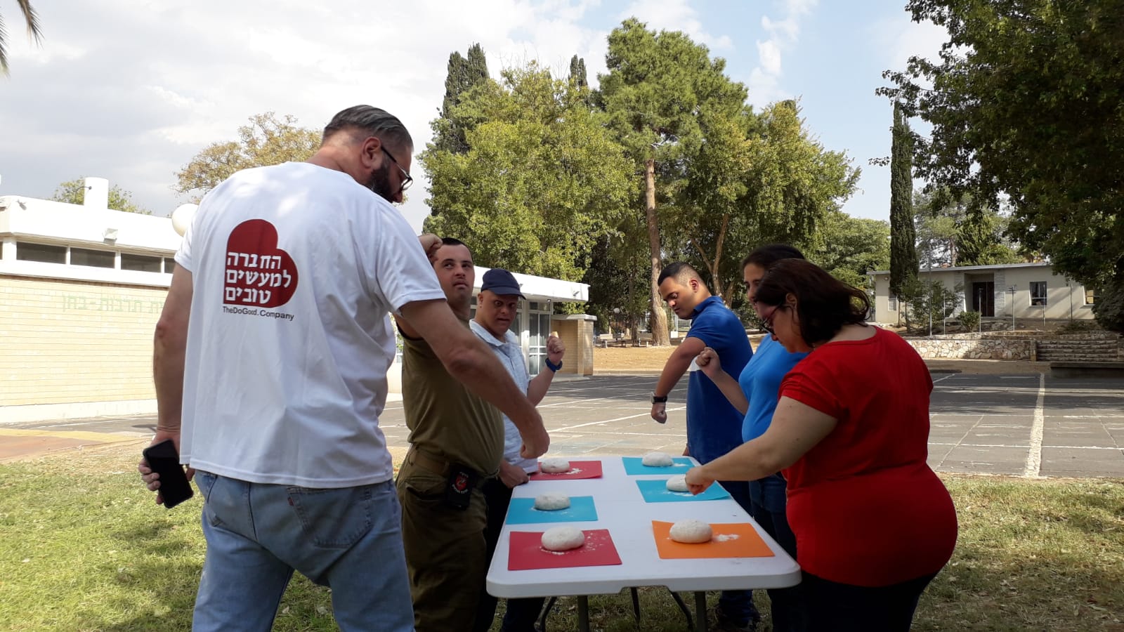פיצה לצעירים מיוחדים המתנדבים לצה"ל