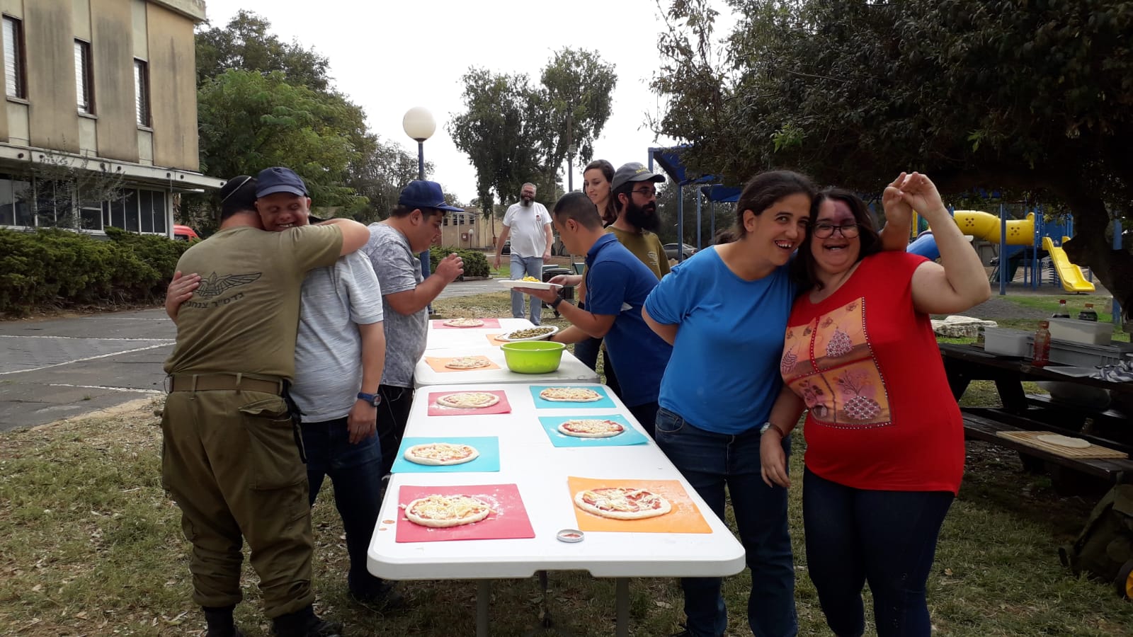 פיצה לצעירים מיוחדים המתנדבים לצה"ל