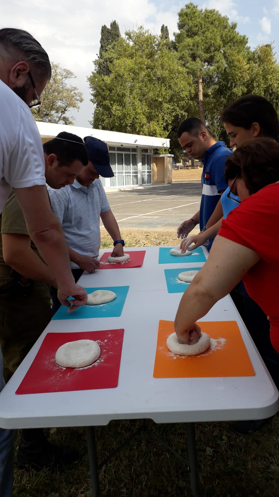 פיצה לצעירים מיוחדים המתנדבים לצה"ל