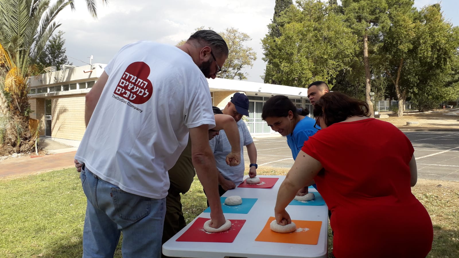 פיצה לצעירים מיוחדים המתנדבים לצה"ל