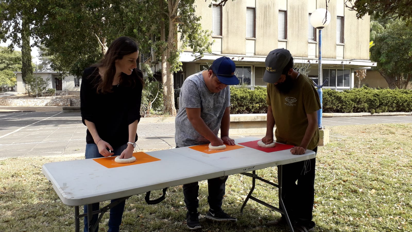 פיצה לצעירים מיוחדים המתנדבים לצה"ל