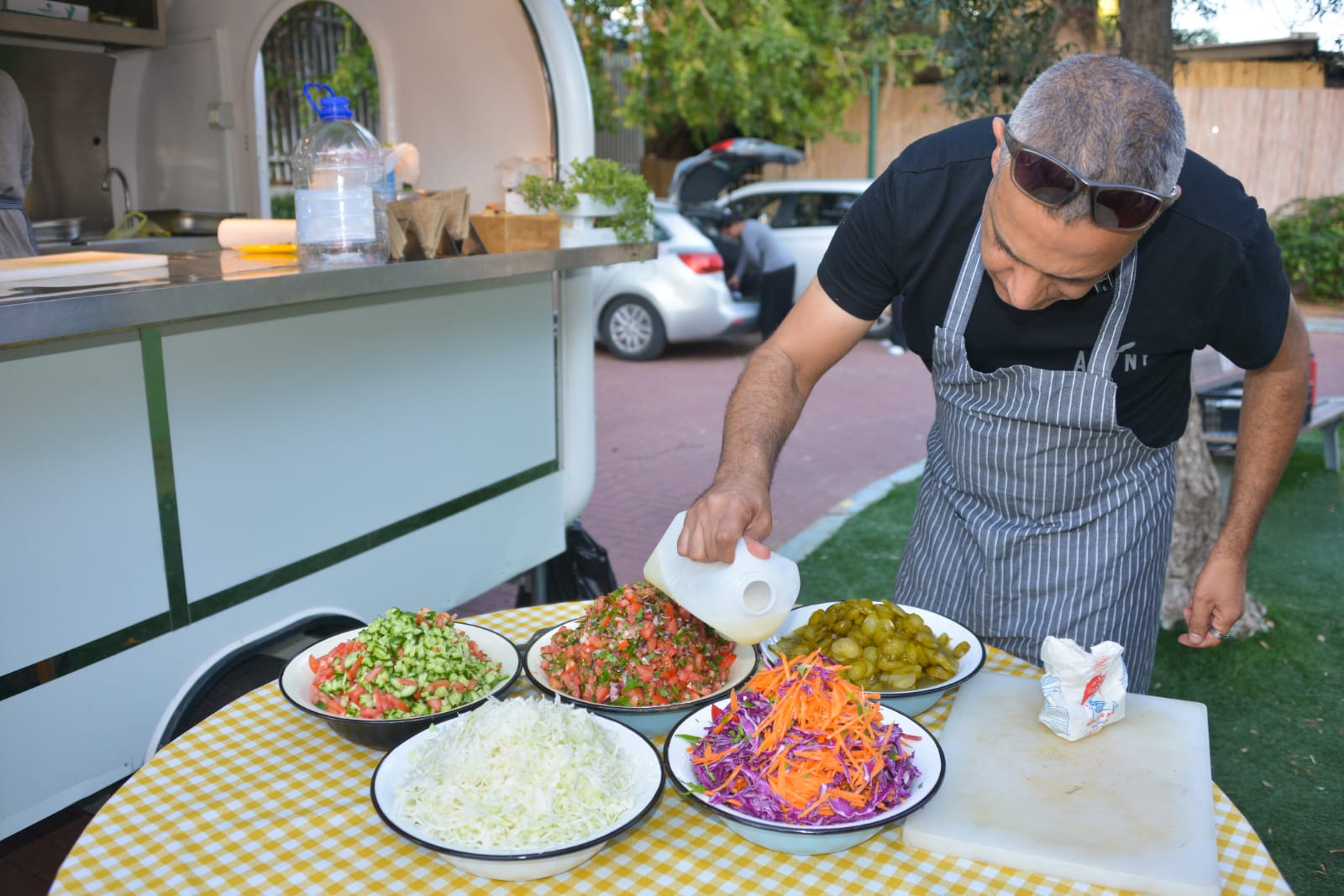אחה"צ של מוסיקה ופלאפל בכפר עופרים