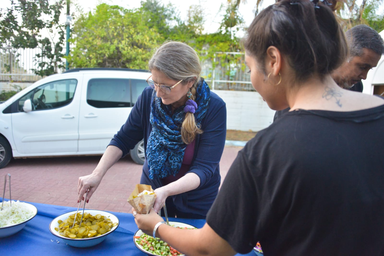 אחה"צ של מוסיקה ופלאפל בכפר עופרים