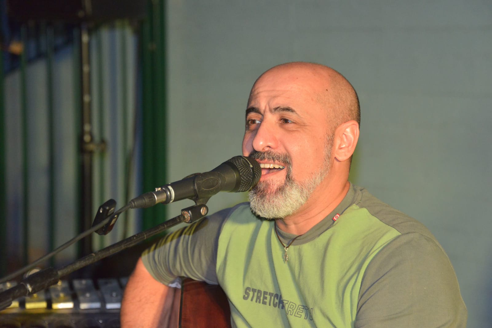 אחה"צ של מוסיקה ופלאפל בכפר עופרים