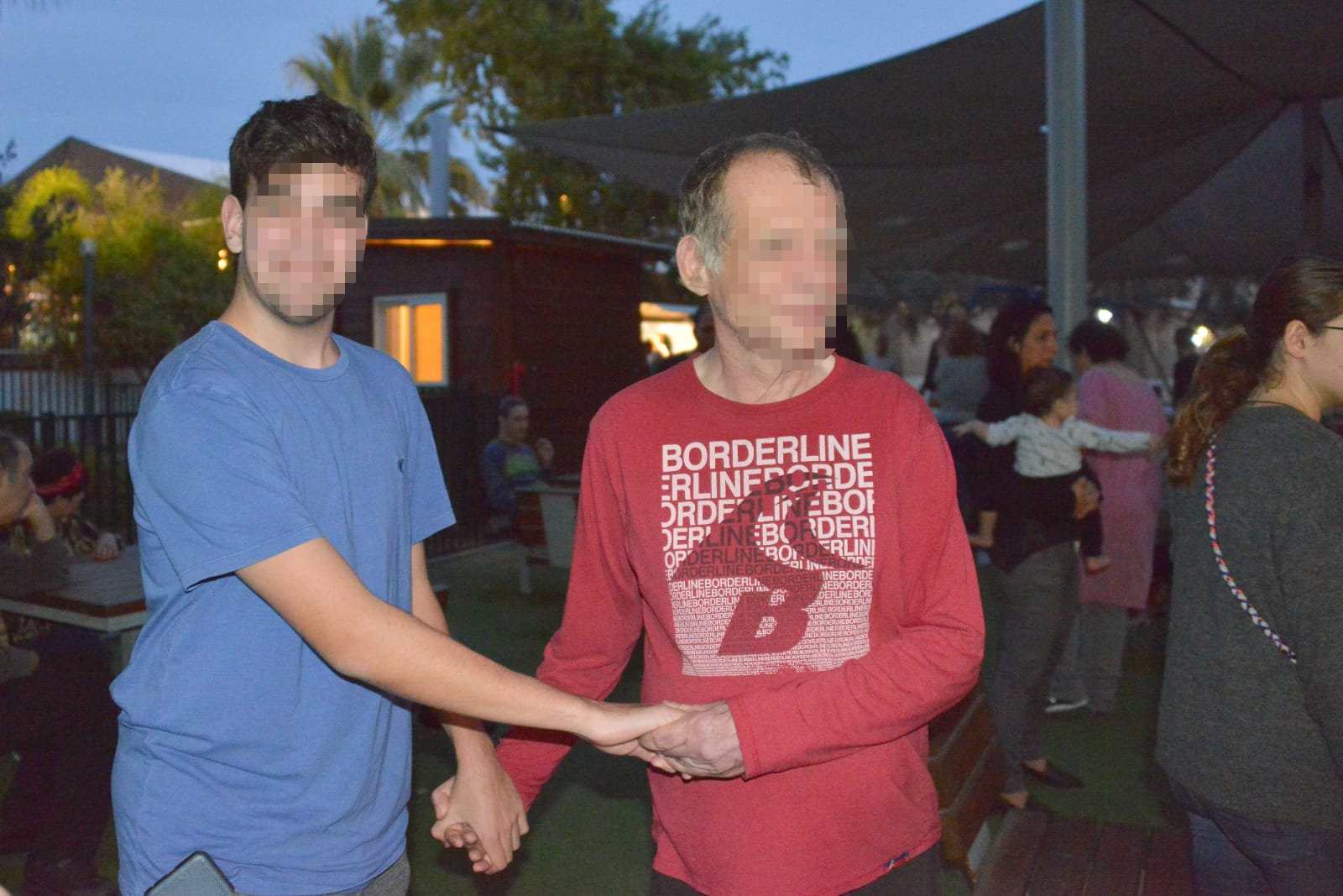 אחה"צ של מוסיקה ופלאפל בכפר עופרים