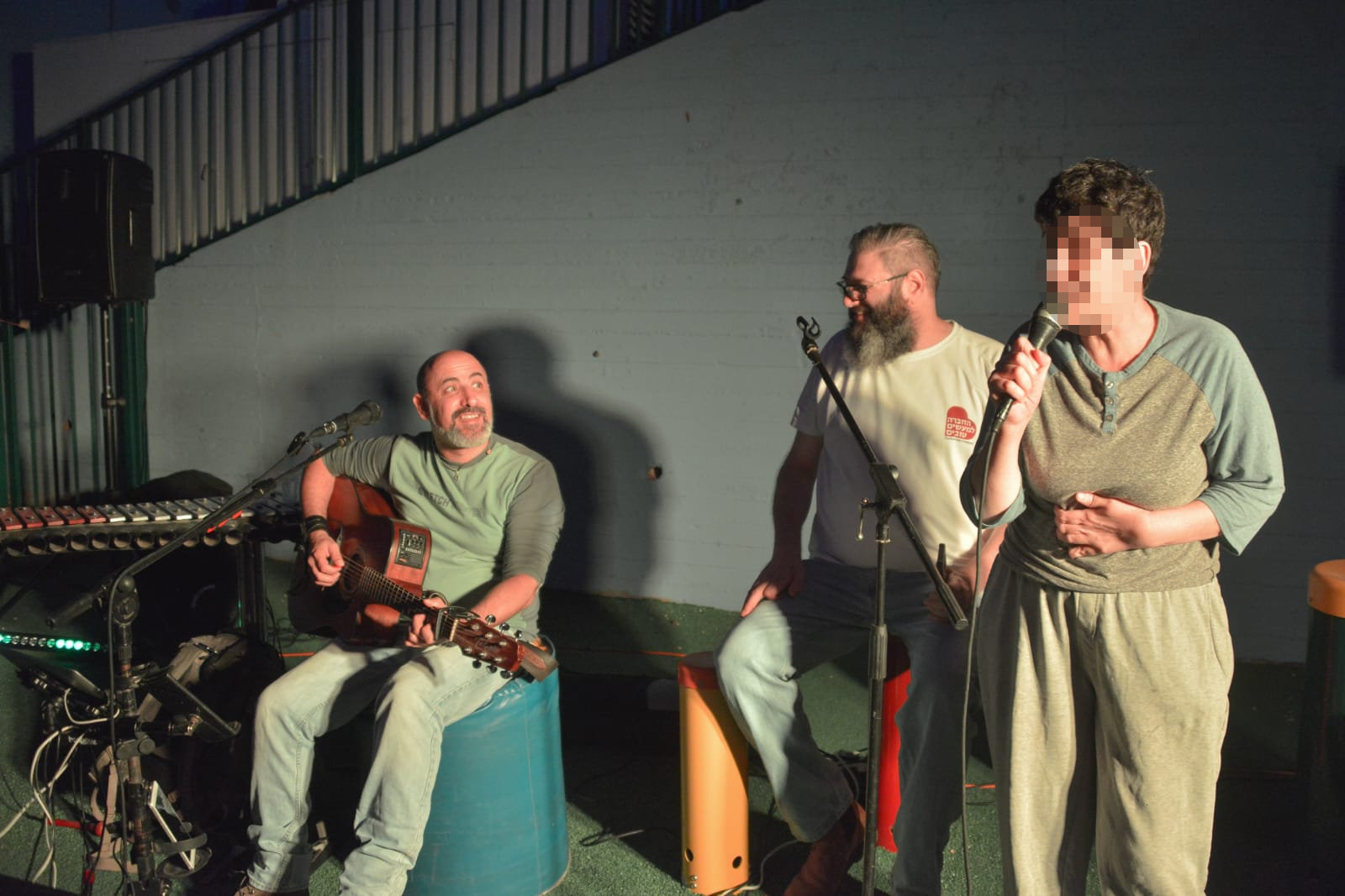 אחה"צ של מוסיקה ופלאפל בכפר עופרים