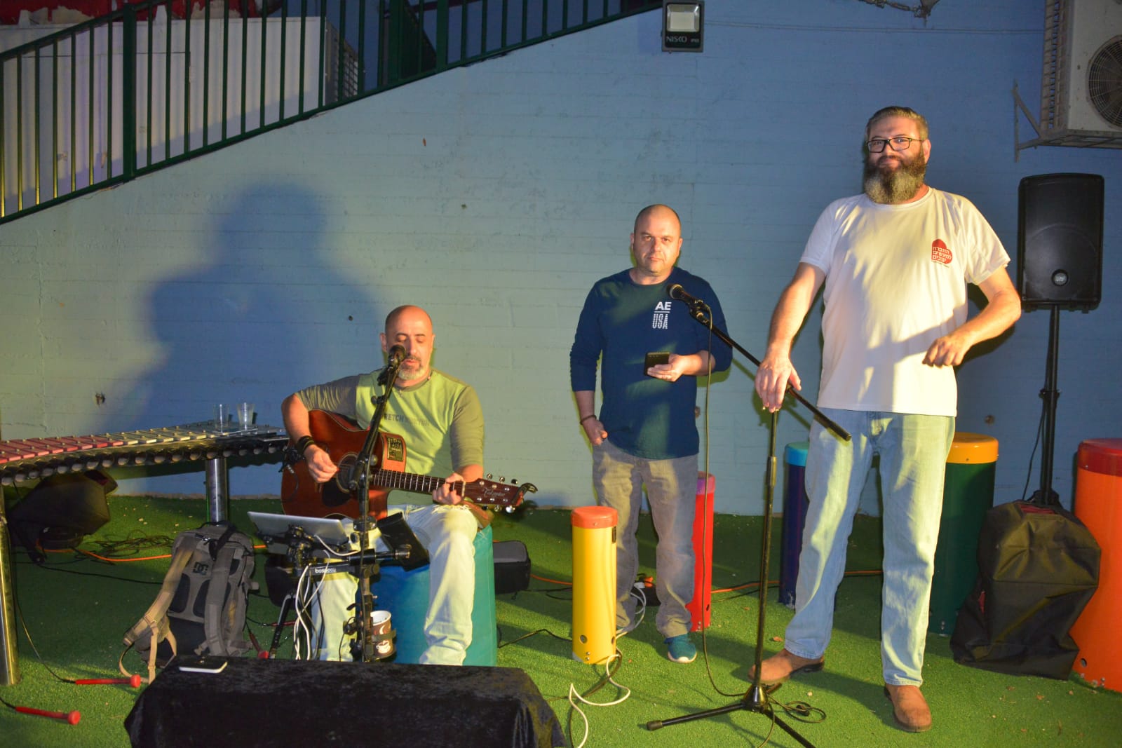 אחה"צ של מוסיקה ופלאפל בכפר עופרים