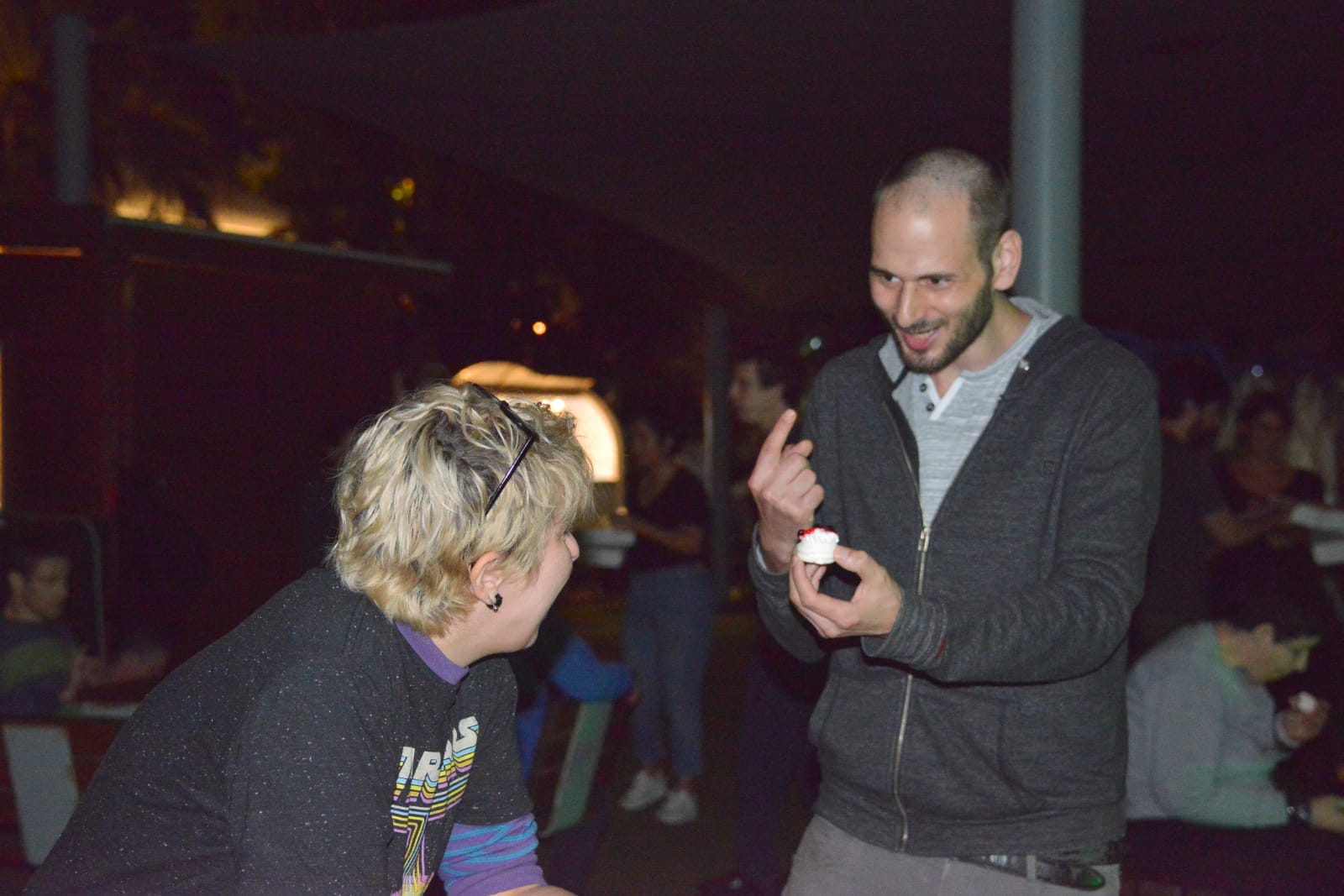 אחה"צ של מוסיקה ופלאפל בכפר עופרים