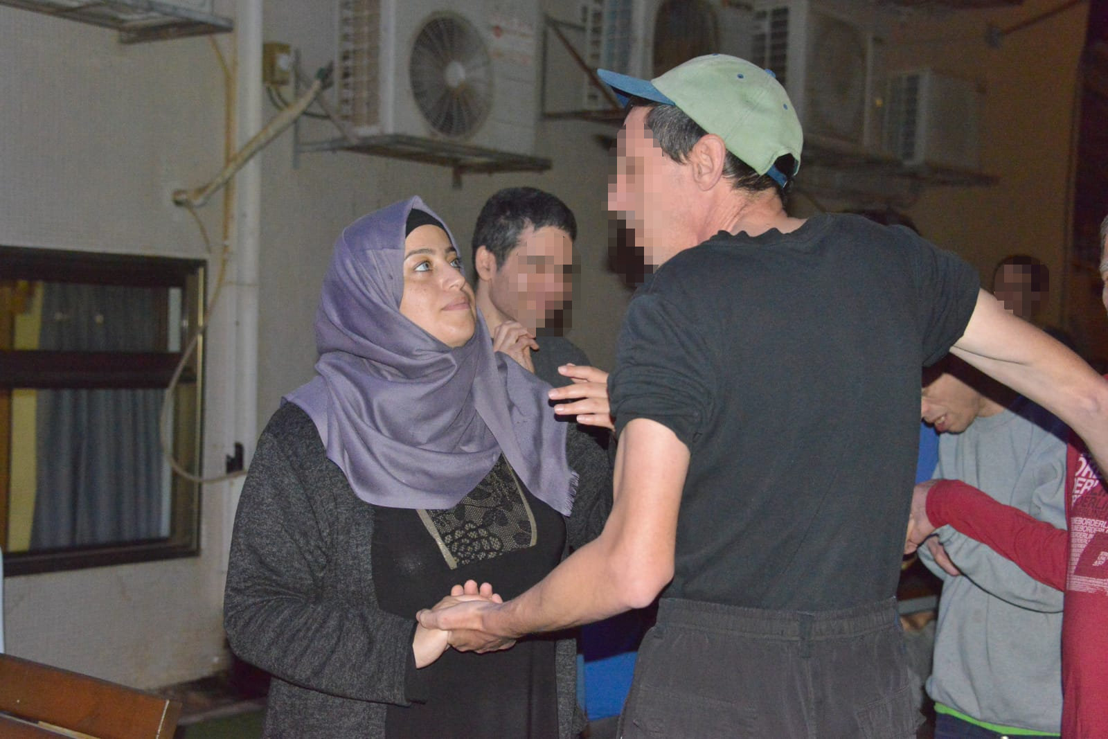 אחה"צ של מוסיקה ופלאפל בכפר עופרים