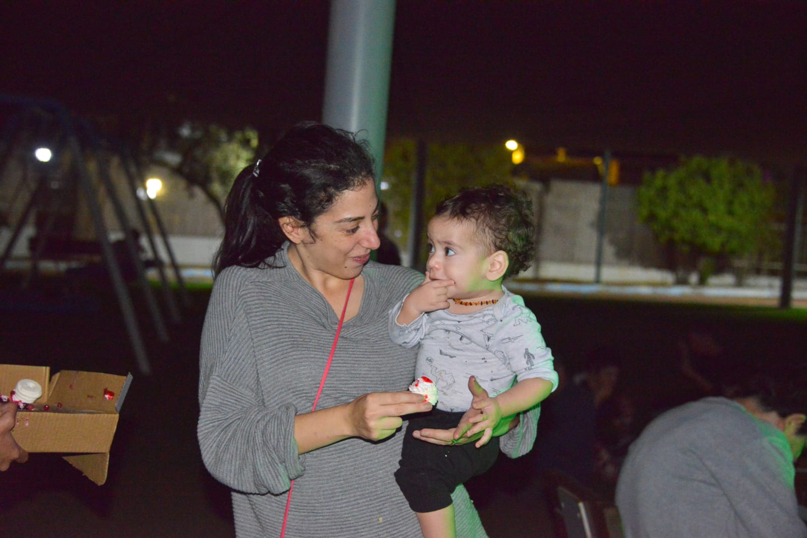 אחה"צ של מוסיקה ופלאפל בכפר עופרים