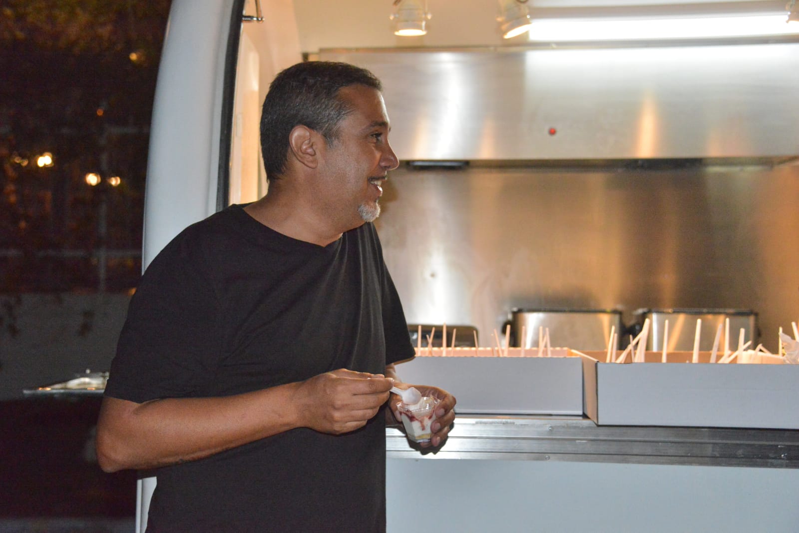 אחה"צ של מוסיקה ופלאפל בכפר עופרים