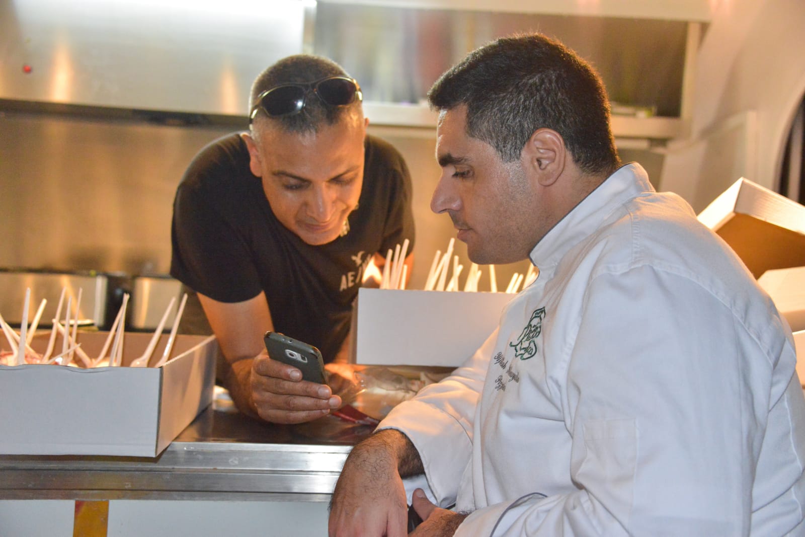 אחה"צ של מוסיקה ופלאפל בכפר עופרים