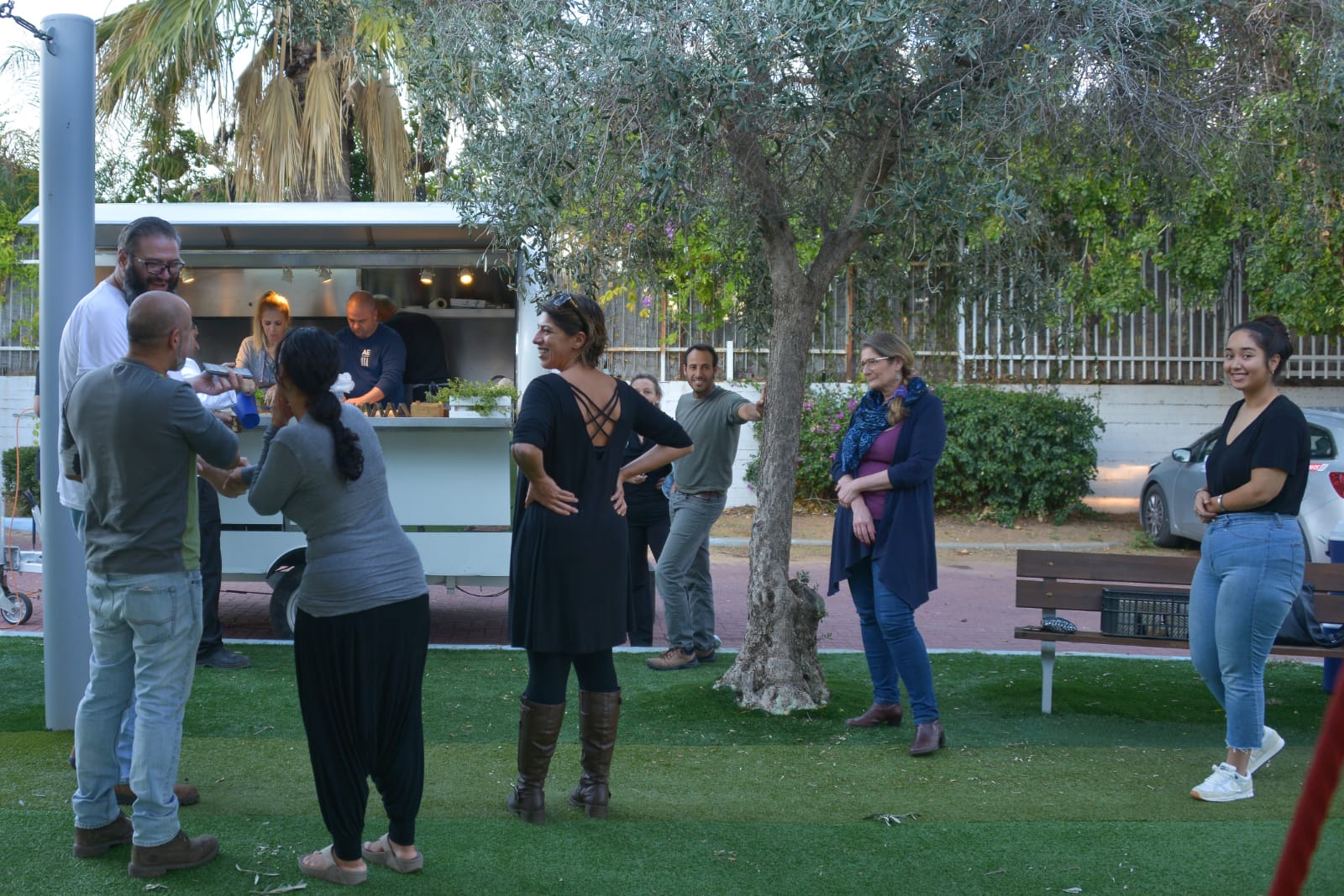 אחה"צ של מוסיקה ופלאפל בכפר עופרים