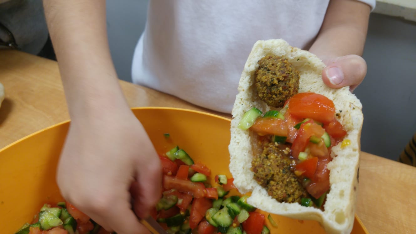 פלאפל במח' הילדים במרכז לבריאות הנפש