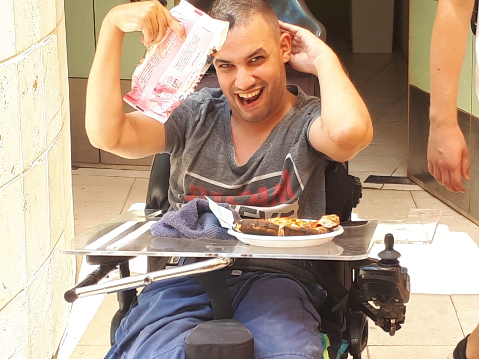 סדנת פיצה בבית נועם - יום 2 מ-3