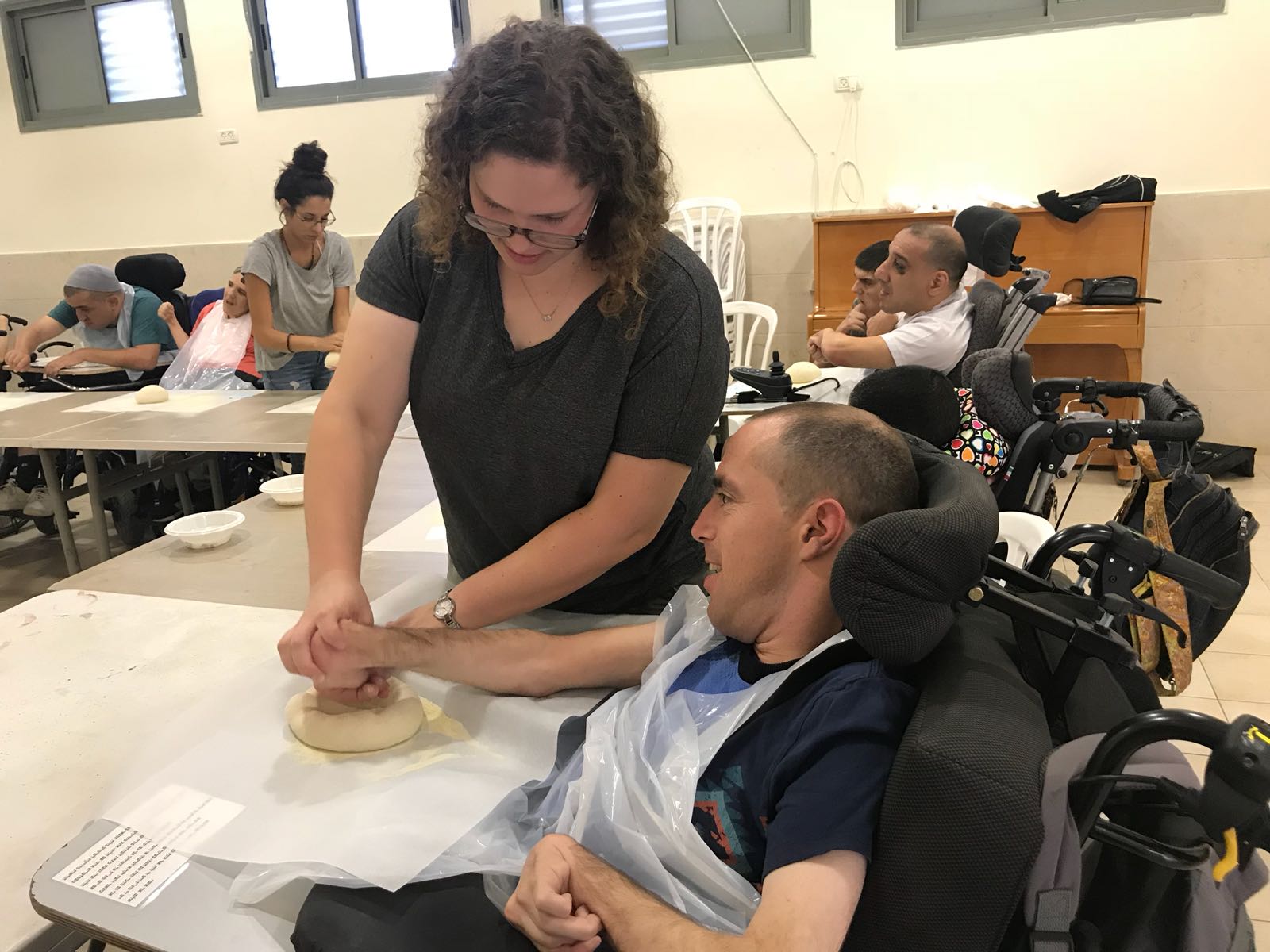 סדנת פיצה בבית נועם - יום 2 מ-3