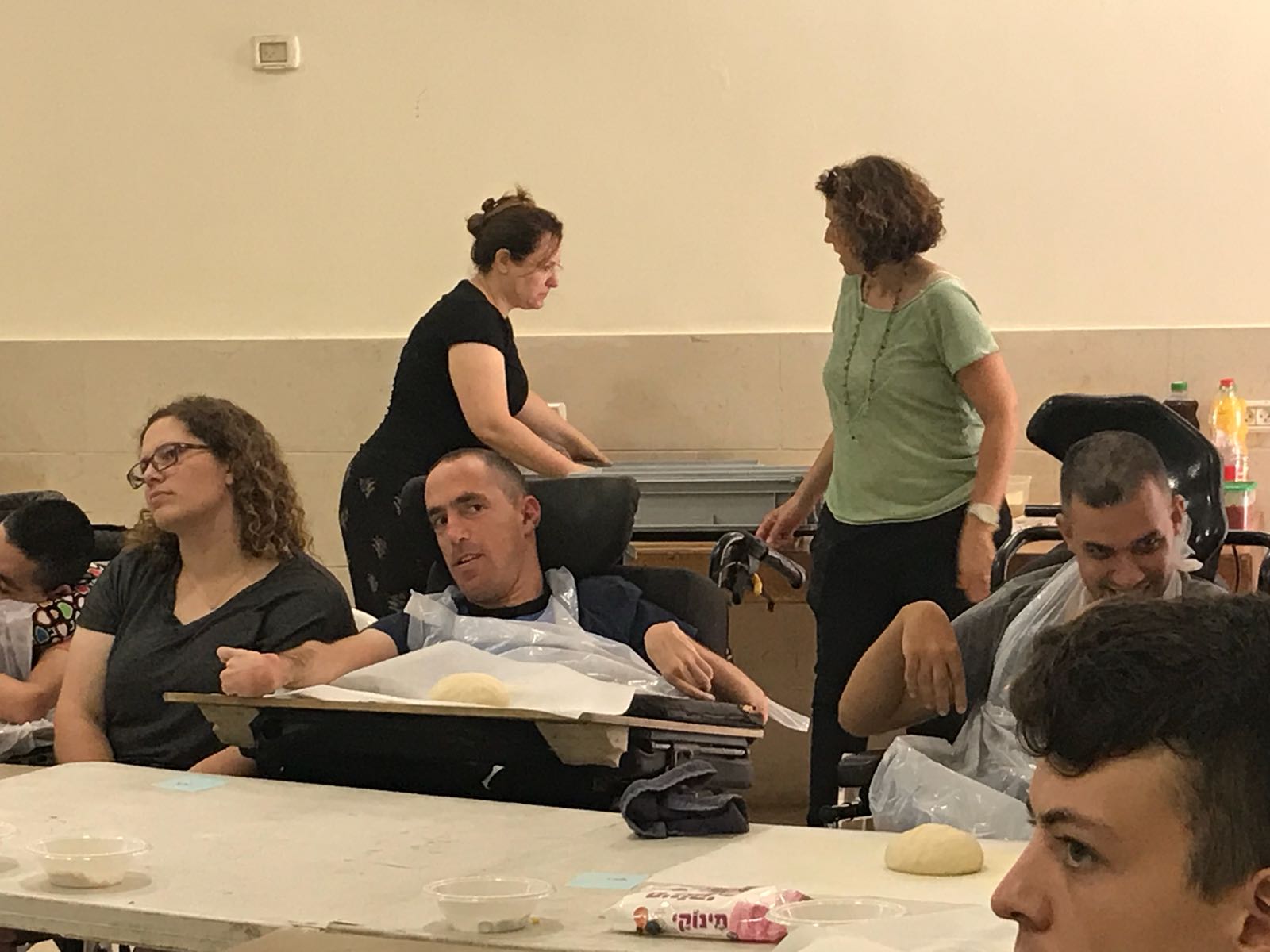 סדנת פיצה בבית נועם - יום 2 מ-3