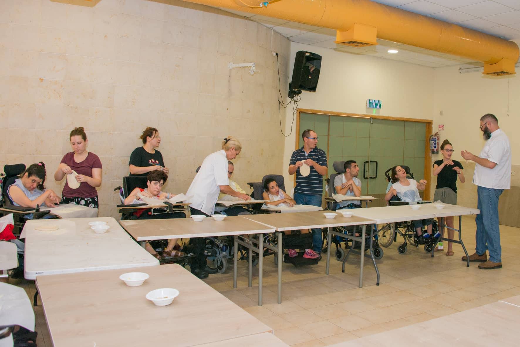 סדנת פיצה בבית נועם - יום 3 מ-3