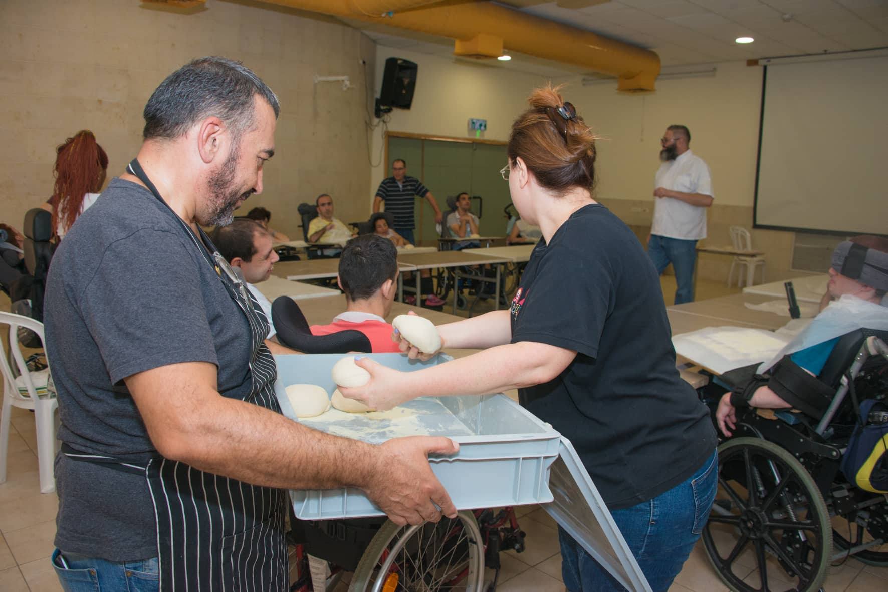 סדנת פיצה בבית נועם - יום 3 מ-3