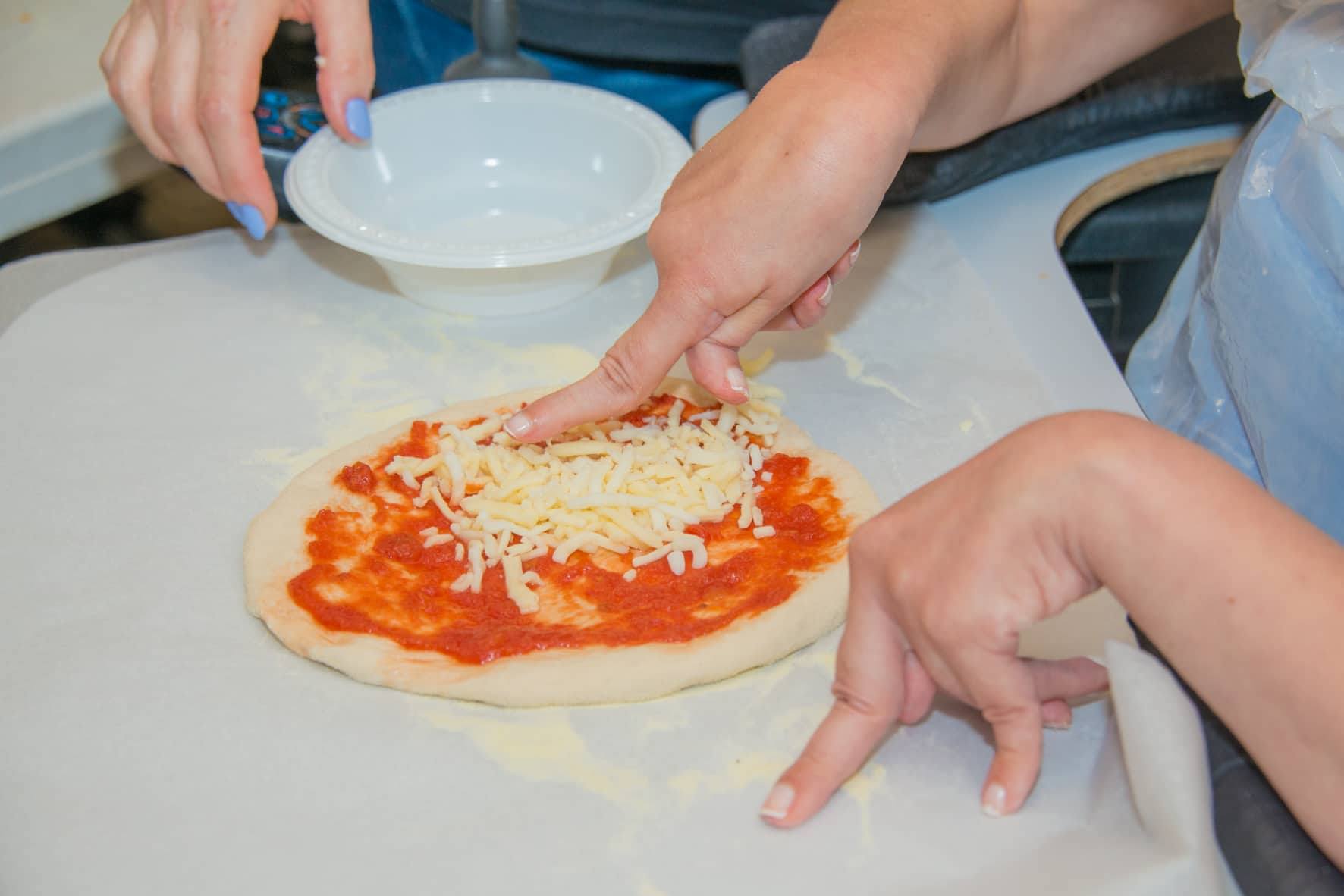 סדנת פיצה בבית נועם - יום 3 מ-3