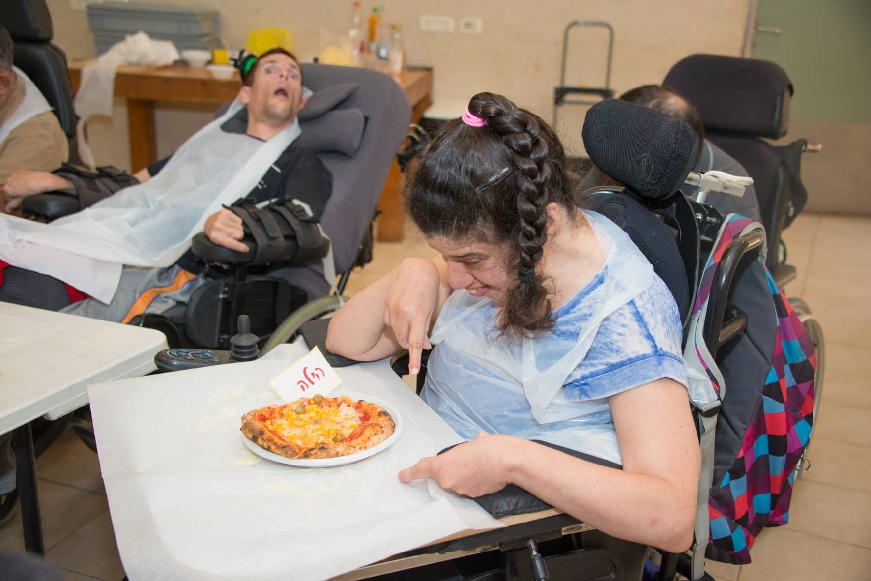 סדנת פיצה בבית נועם - יום 3 מ-3