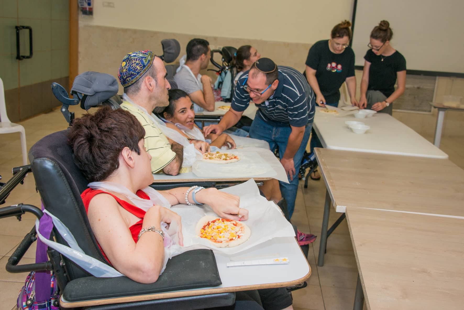 סדנת פיצה בבית נועם - יום 3 מ-3