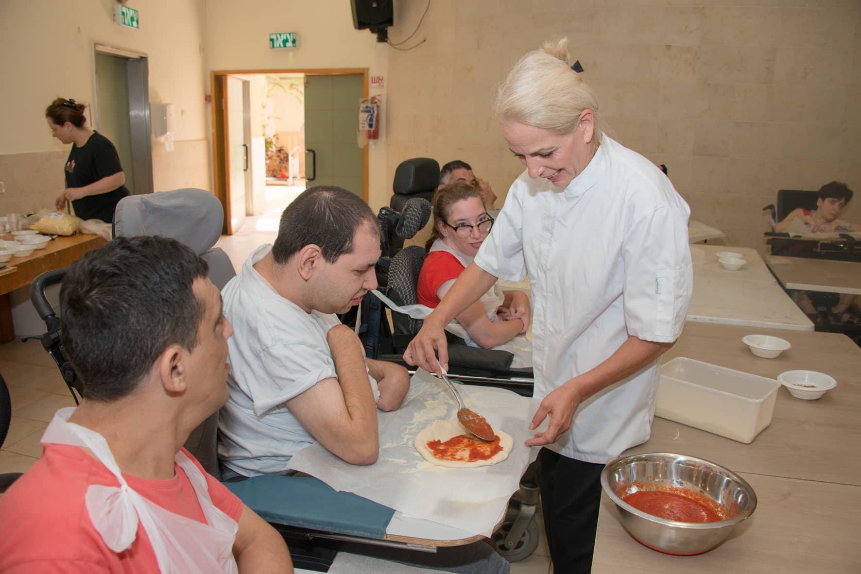 סדנת פיצה בבית נועם - יום 3 מ-3