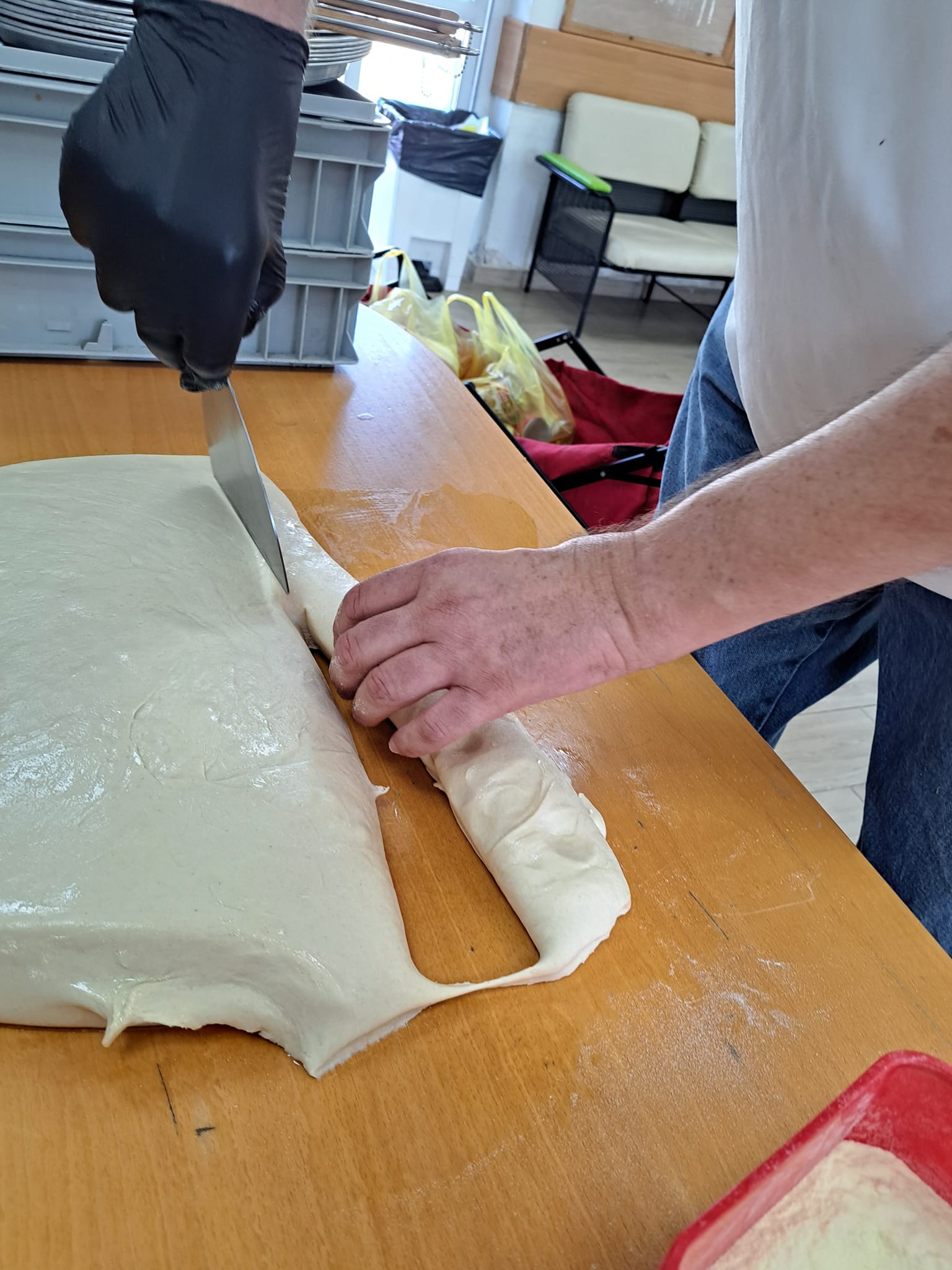 סדנת פיצה עם מבוגרים על הרצף האוטיסטי