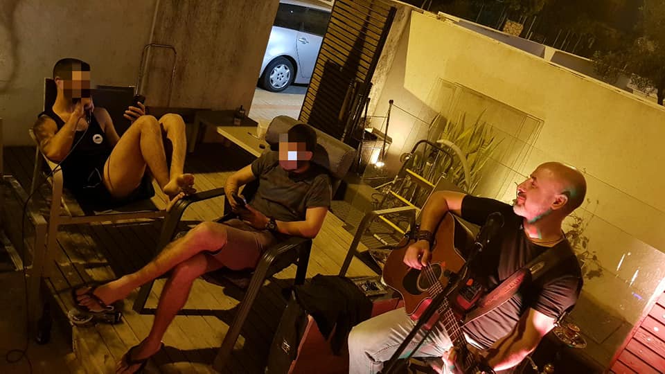 פיצות בטאבון עם החיילים הבודדים