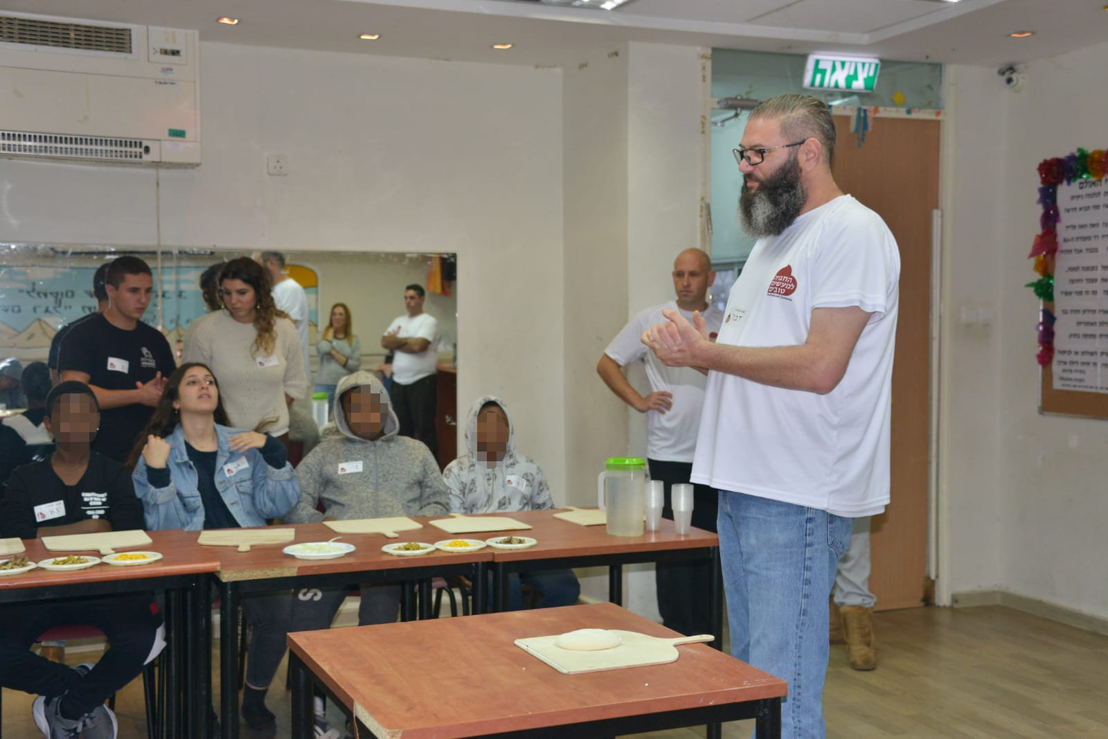 סדנת פיצה במרכז לנוער בסיכון